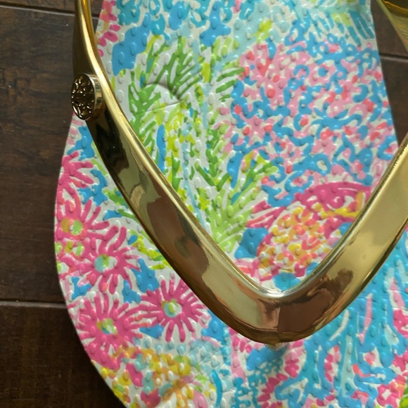 Lily Pulitzer Tropical Floral Golden strap flip flops - Picture 6 of 9